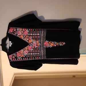 Angel Heart black short sleeve shirt with beautiful embroidery. Size Large.